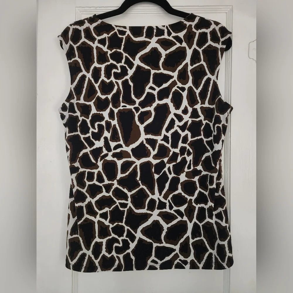 Giraffe/Animal Print Sleeveless Womens Blouse - Picture 3 of 10